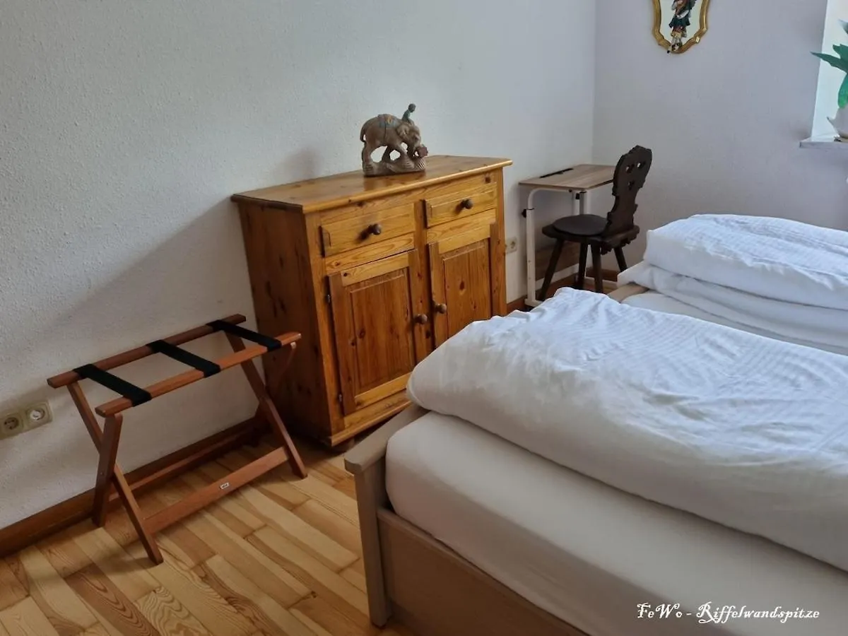 Haus Kreuzeckwiese - Fewo Riffelwandspitze جارمش بارتنكيرشن 0*, جارمش بارتنكيرشن ألمانيا
